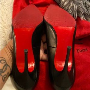 Christian Louboutin’s red bottom pumps